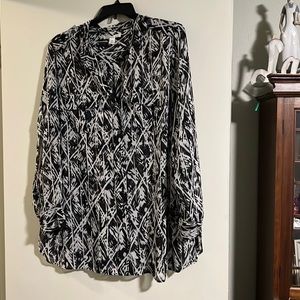 Kenneth Cole Black& white blouse 2x